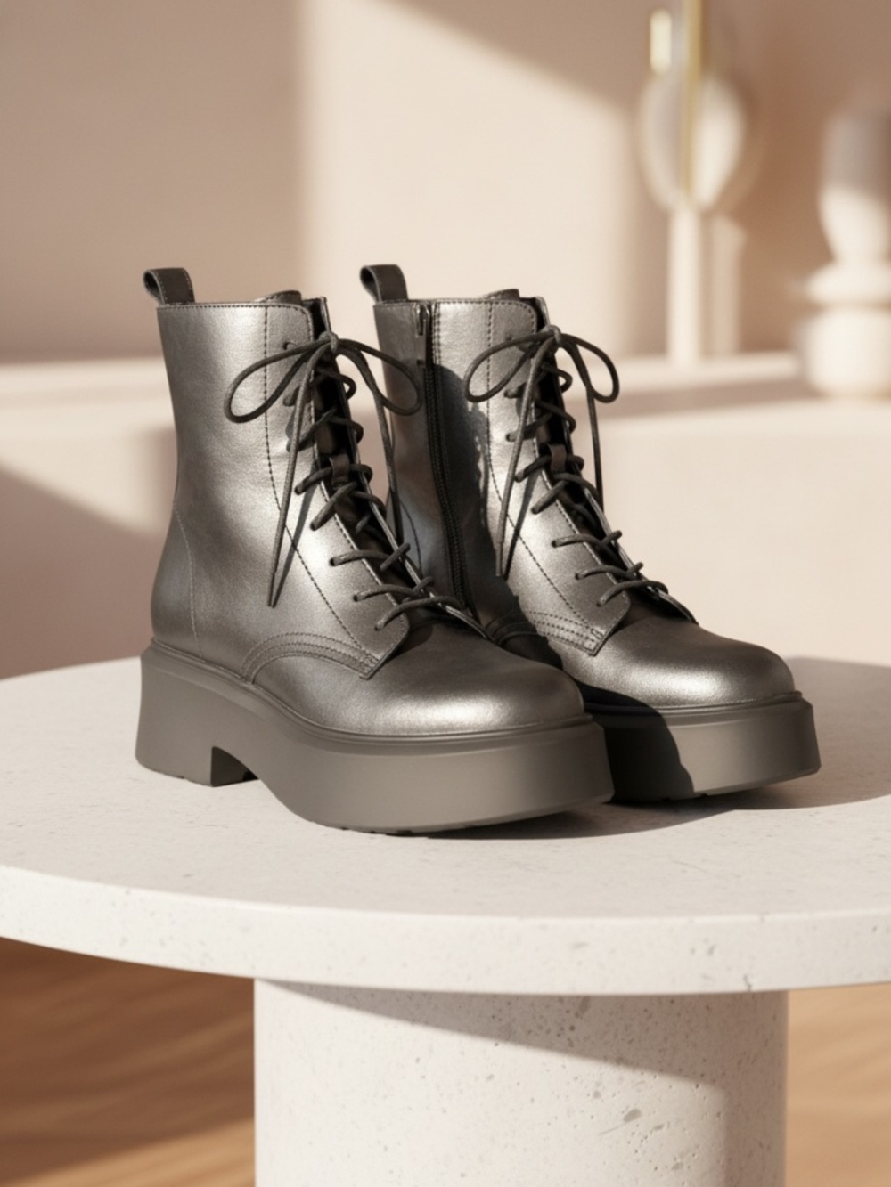 Steve Madden Women's Jazmin Lace Up Combat Leather Boots SZ 8.5M DISPLAY MODEL